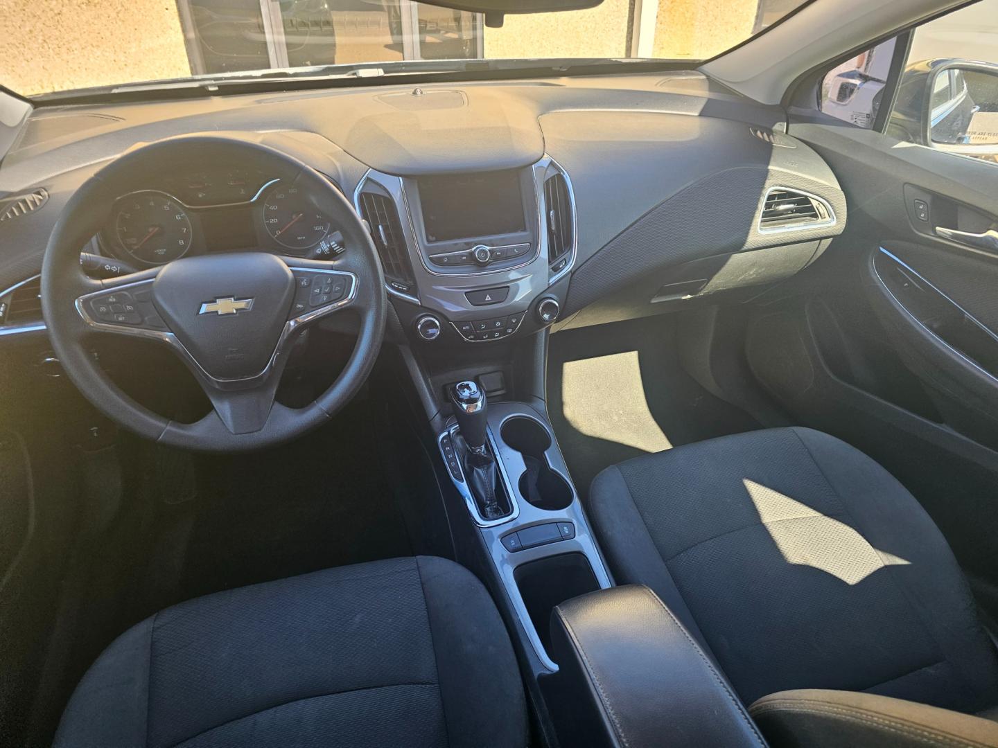 2019 BLUE Chevrolet Cruze LT Auto (1G1BE5SM0K7) with an 1.4L L4 DOHC 16V TURBO engine, 6A transmission, located at 533 S Seven Points BLVD, Seven Points, TX, 75143, (430) 255-4030, 32.313999, -96.209351 - Photo#4